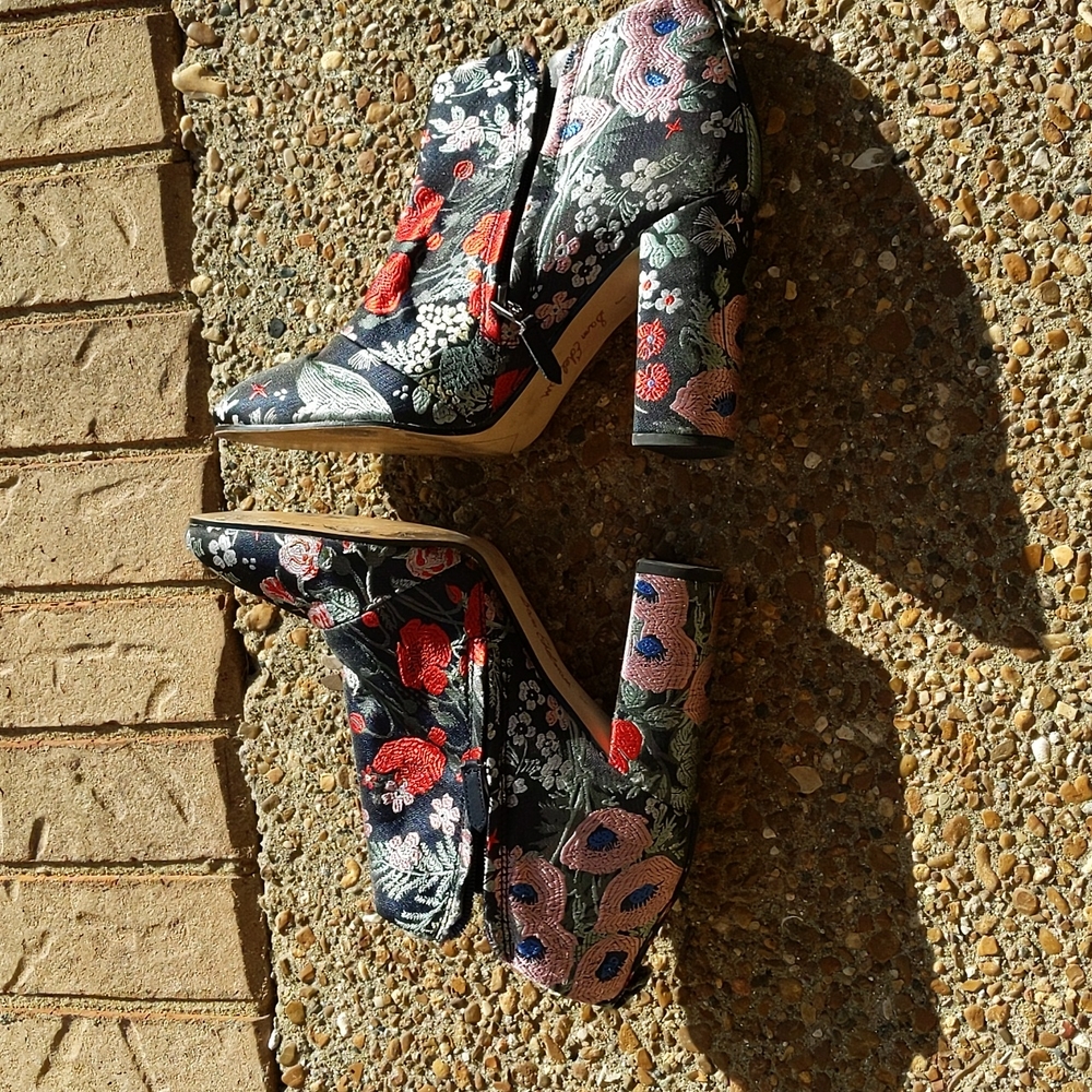 Sam Edelman Campbell floral brocade bootie size 8